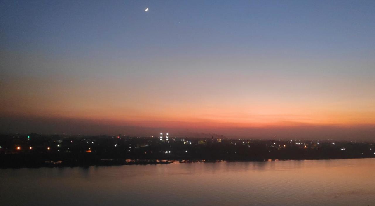 Nile Pyramidal View Apartment Cairo Exterior photo